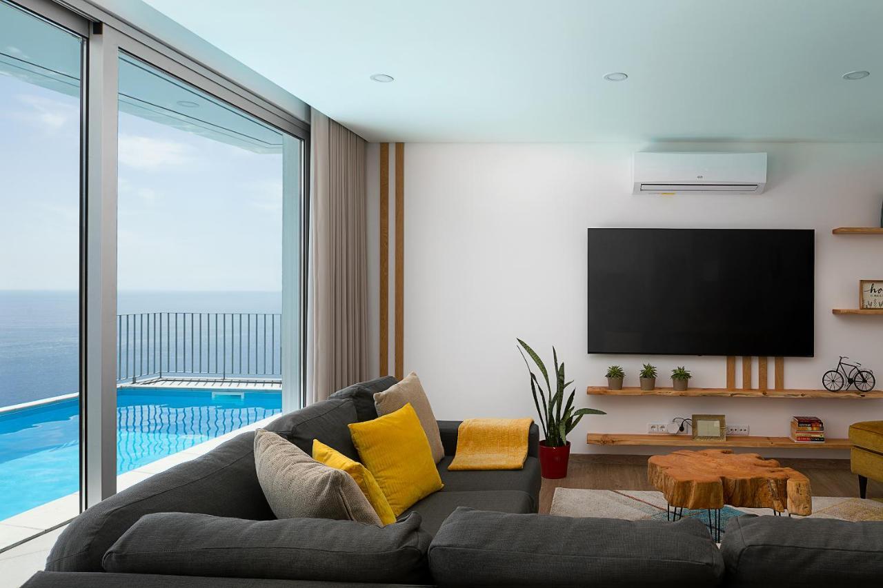 Peak A Boo Private Heated Pool And Private Parking Villa Câmara de Lobos Exterior photo